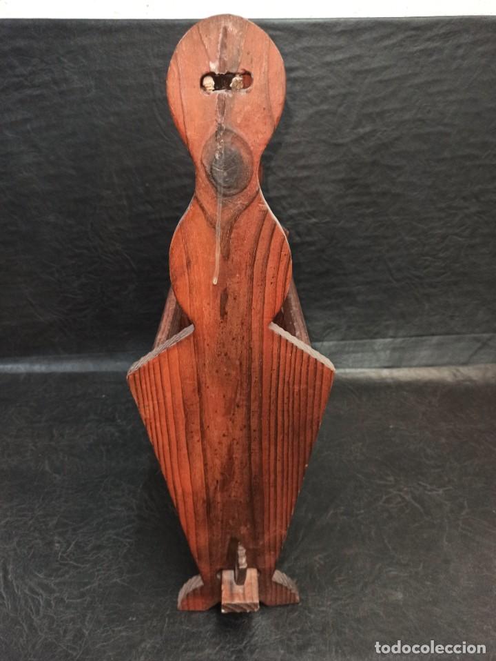 Antig&uuml;edades: Gran revistero de madera. - Foto 2