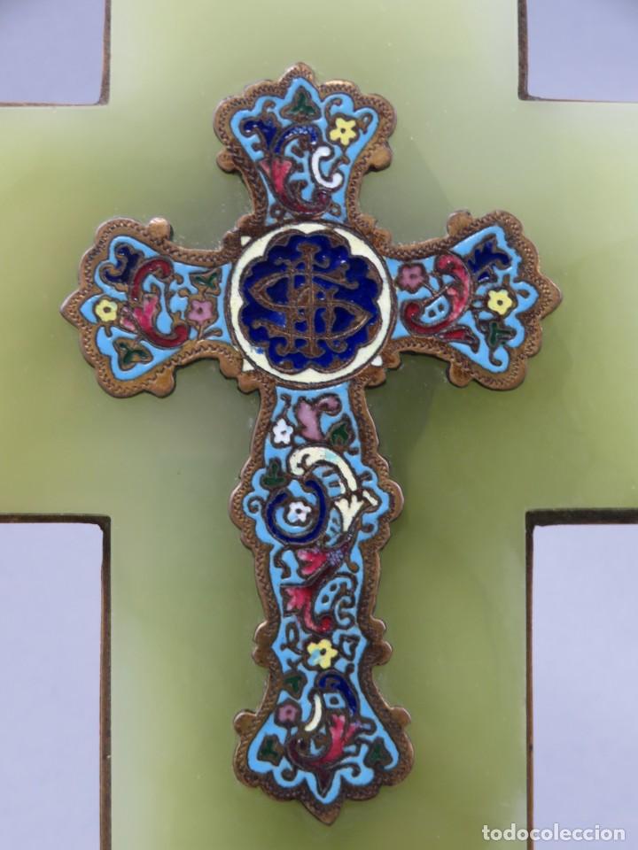 Antig&uuml;edades: Benditera de &oacute;nix bronce y esmalte Siglo XIX - Foto 3