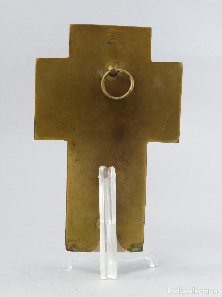 Antig&uuml;edades: Benditera de &oacute;nix bronce y esmalte Siglo XIX - Foto 9