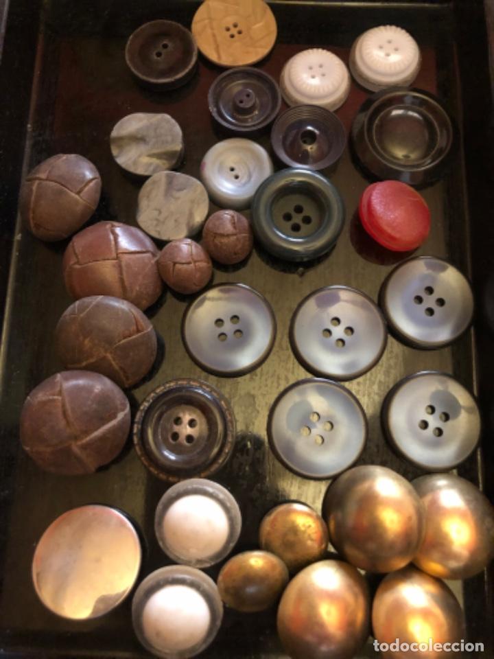 Antig&uuml;edades: Conjunto de botones antiguos - Foto 1