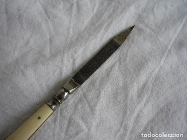 Antig&uuml;edades: Lima de u&ntilde;as con mango de hueso tallado - Foto 3