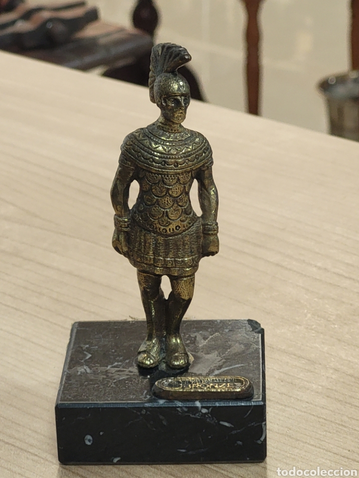 Antig&uuml;edades: GUERRERO BRONCE CON BASE DE M&Aacute;RMOL. STYLE BRONZE. 11 CM