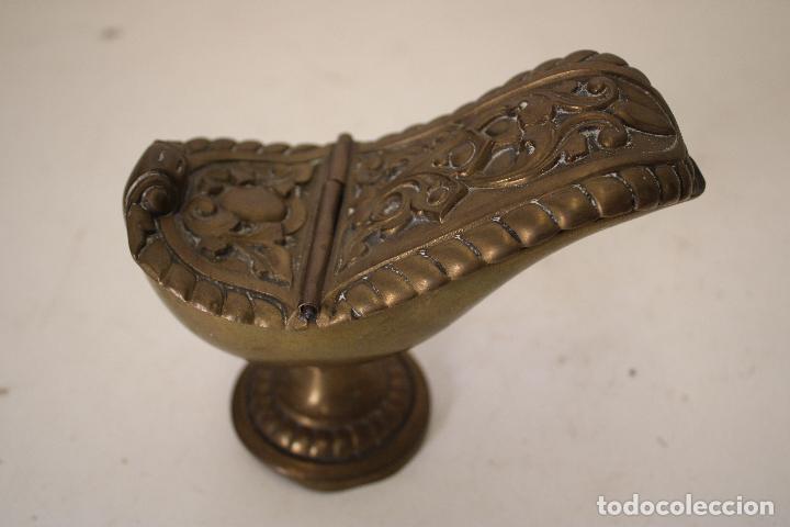 Antig&uuml;edades: antigua naveta de bronce - Foto 3