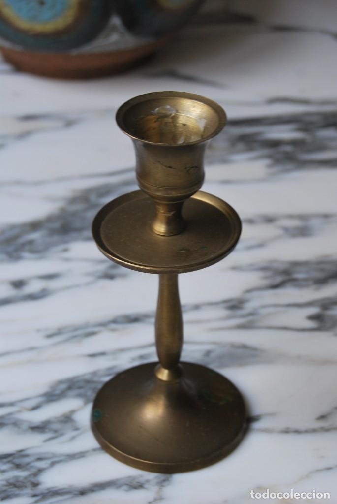 Antig&uuml;edades: PORTAVELAS DE BRONCE - Foto 2