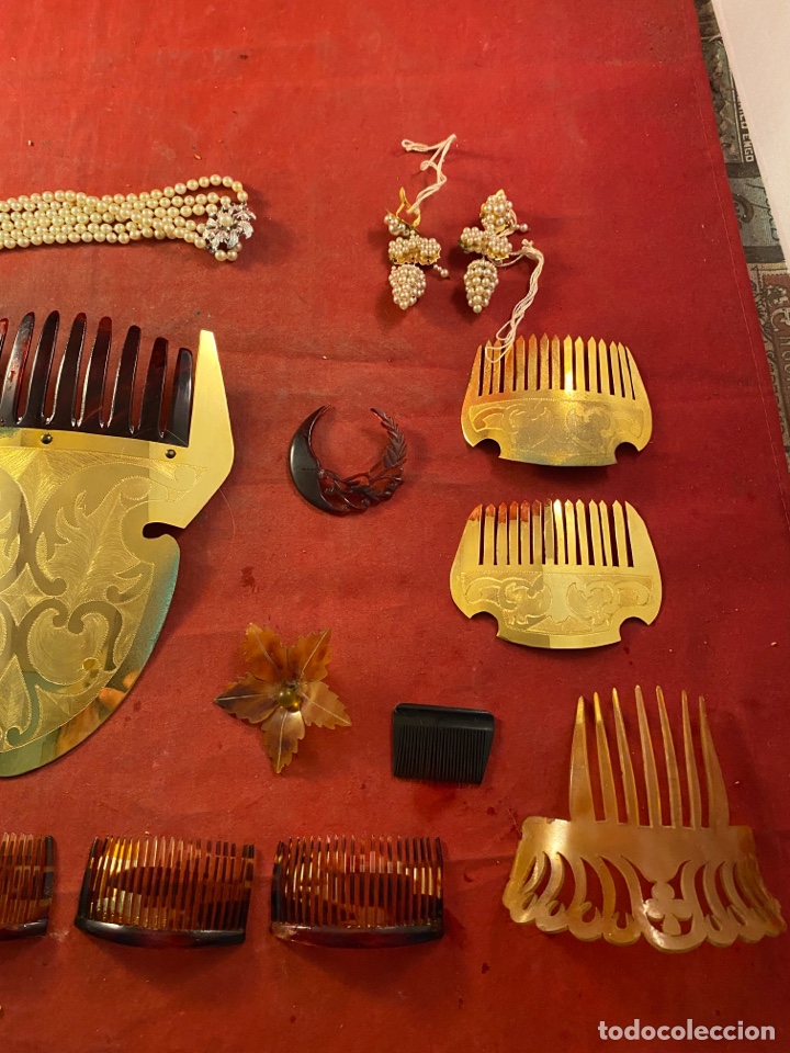Antig&uuml;edades: Antiguo lote de peinetas y elementos fallera - Foto 2