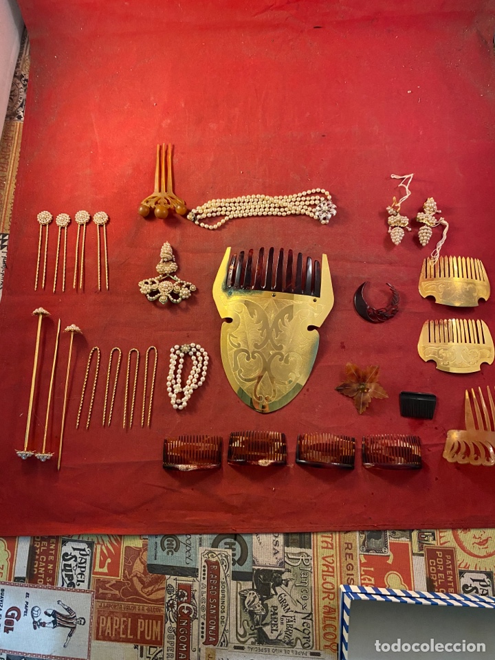 Antig&uuml;edades: Antiguo lote de peinetas y elementos fallera - Foto 1