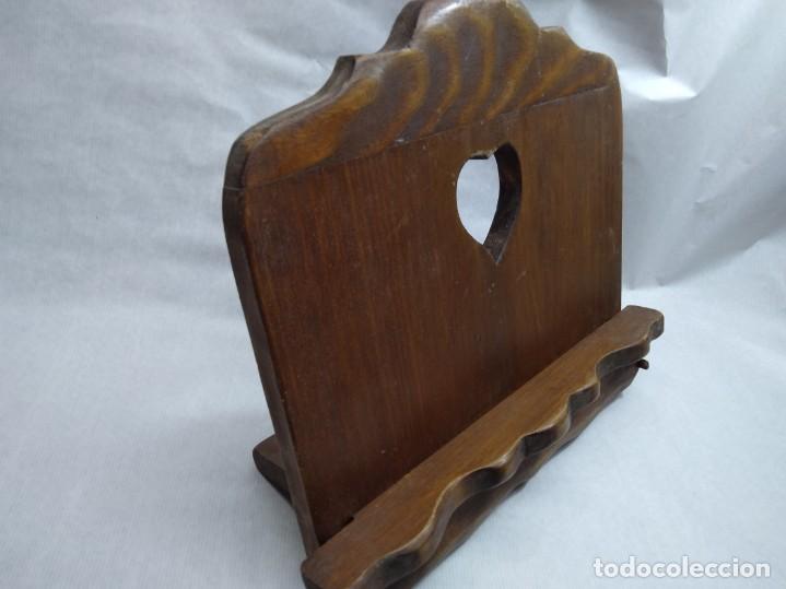 Antig&uuml;edades: ATRIL DE MADERA RUSTICO DE VIAJE - Foto 2