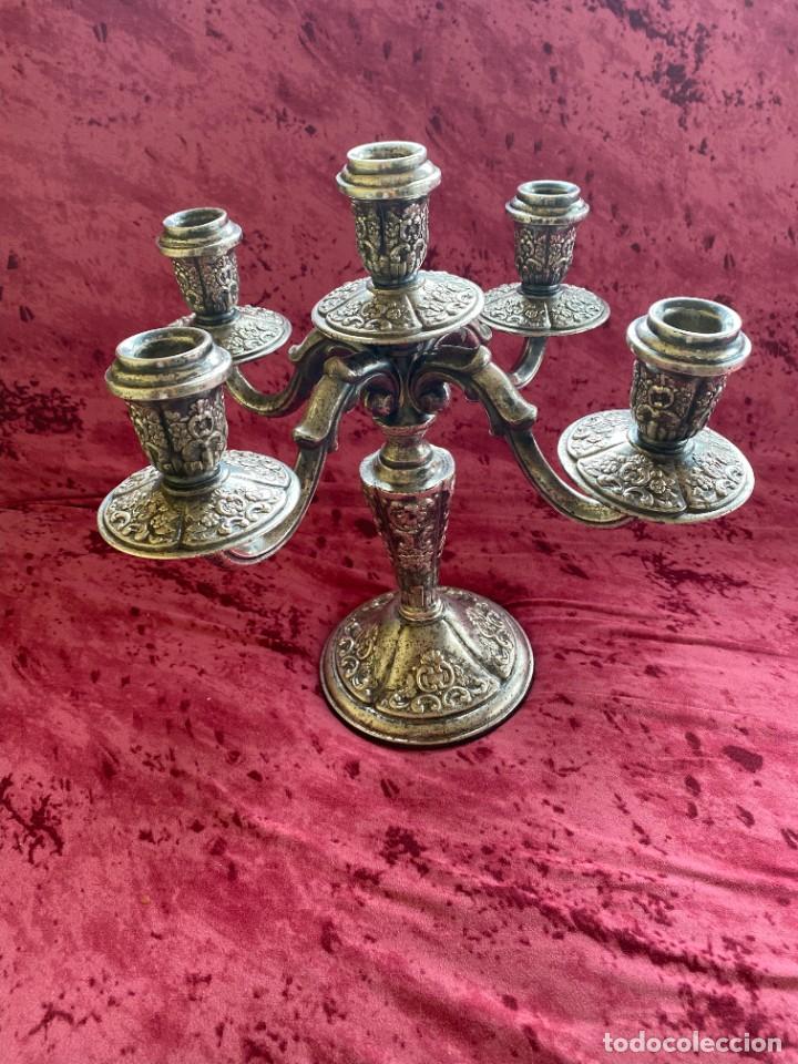 Antig&uuml;edades: CANDELABRO METAL LABRADO DE 4 BRAZOS - Foto 1