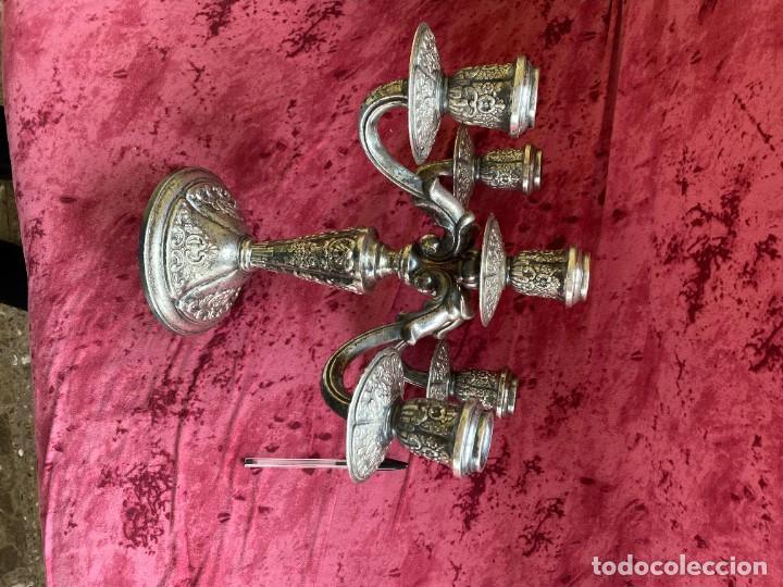 Antig&uuml;edades: CANDELABRO METAL LABRADO DE 4 BRAZOS - Foto 5