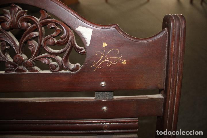 Antig&uuml;edades: sillon de madera tropical con incrustaciones de lat&oacute;n - Foto 2