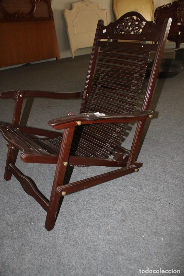 Antig&uuml;edades: sillon de madera tropical con incrustaciones de lat&oacute;n - Foto 3