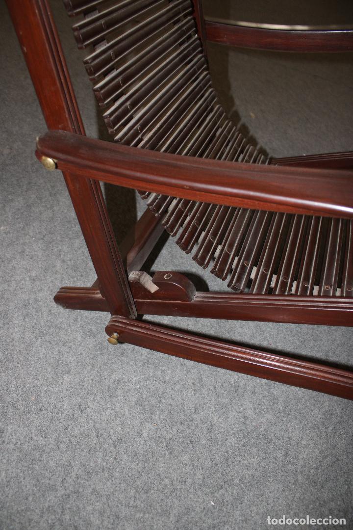 Antig&uuml;edades: sillon de madera tropical con incrustaciones de lat&oacute;n - Foto 8