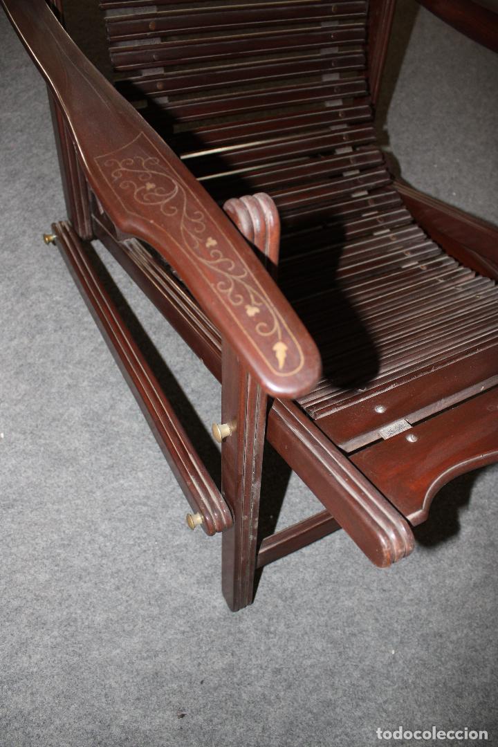 Antig&uuml;edades: sillon de madera tropical con incrustaciones de lat&oacute;n - Foto 9