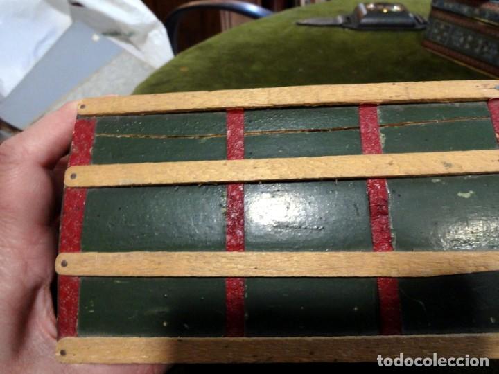 Antig&uuml;edades: Peque&ntilde;o baul de juguete en madera, REF-098 - Foto 2