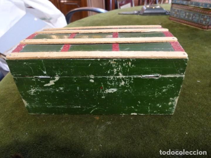 Antig&uuml;edades: Peque&ntilde;o baul de juguete en madera, REF-098 - Foto 3