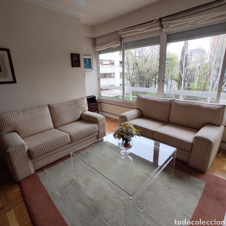 Antiquit&eacute;s: PAREJA DE SILLONES 2 PLAZAS. TONOS BEIGE- MARRON. Buen estado!!!