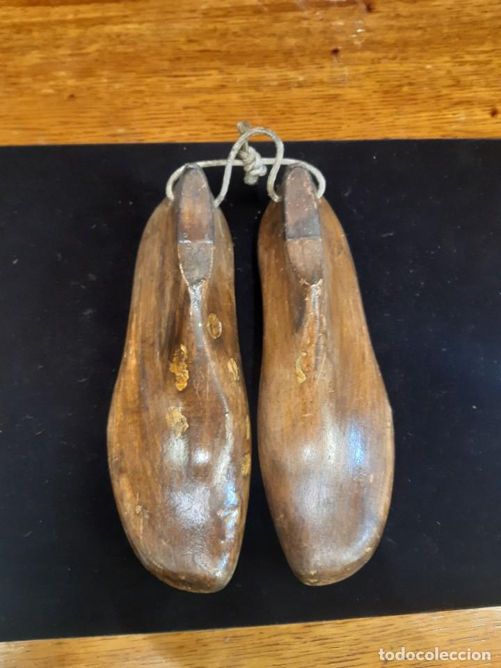 Antig&uuml;edades: MOLDES DE MADERA PARA BOTAS - Foto 1
