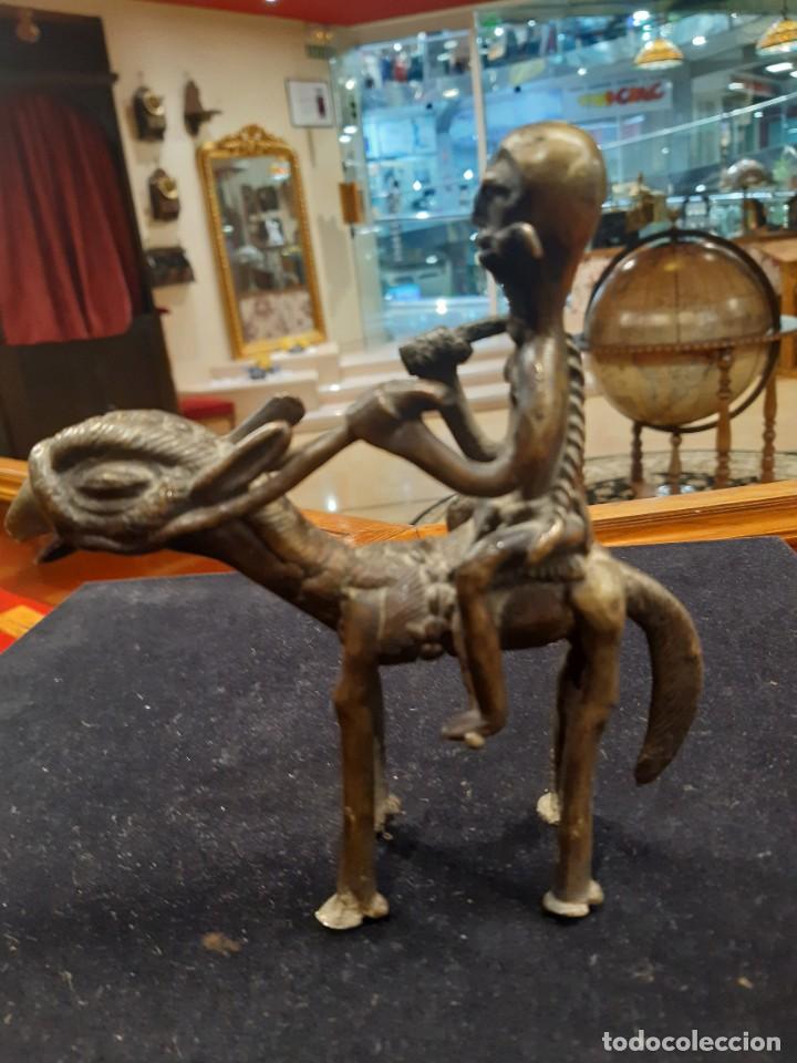 Antig&uuml;edades: FIGURA DE CABALLERO DE BRONCE. - Foto 1