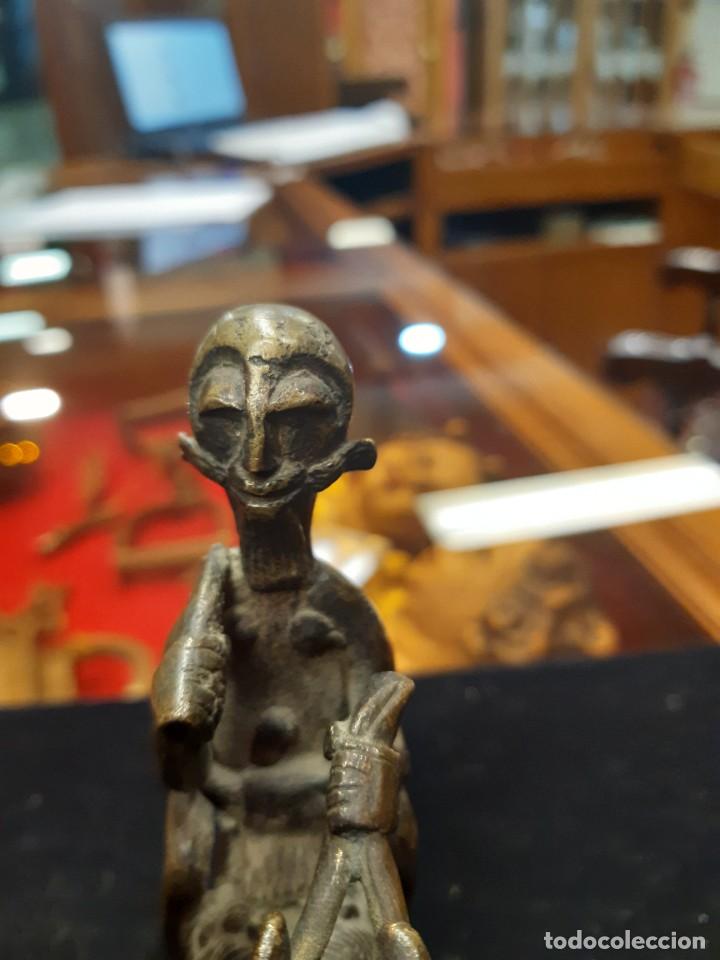 Antig&uuml;edades: FIGURA DE CABALLERO DE BRONCE. - Foto 3