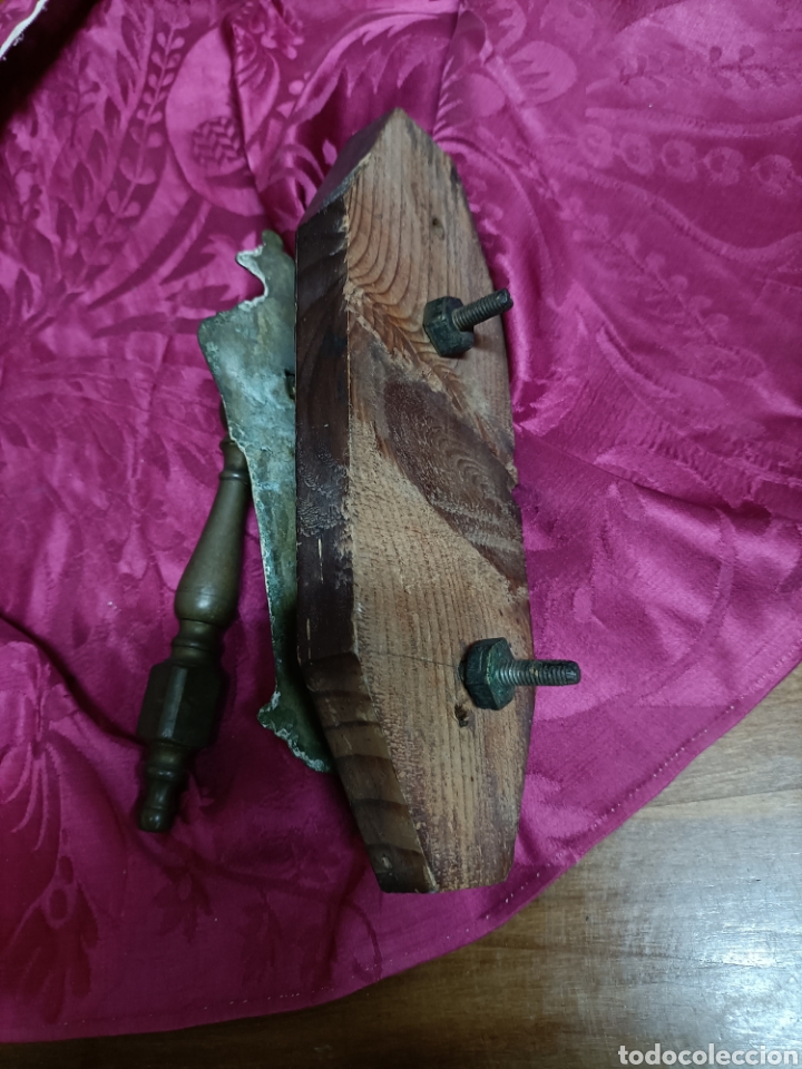 Antig&uuml;edades: Aldaba en soporte de madera. 23 cms - Foto 4