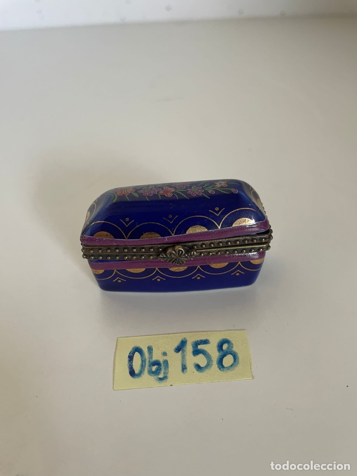 Antig&uuml;edades: Pastillero de porcelana - Foto 1