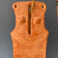 Antigüedades: ÍDOLO DE PLACA .DEIDAD DOBLE .CHIPRE. 2000-1859 A.C. 16 CM. DE ALTURA. COPIA.