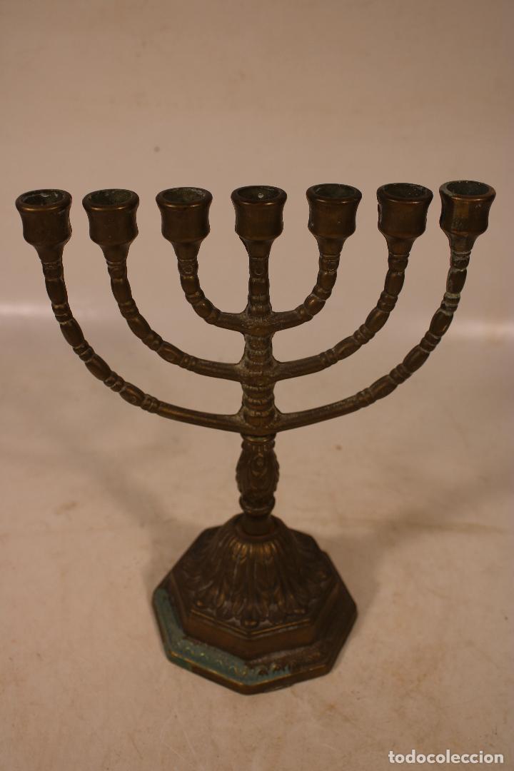 Antig&uuml;edades: candelabro menorah de bronce - Foto 3