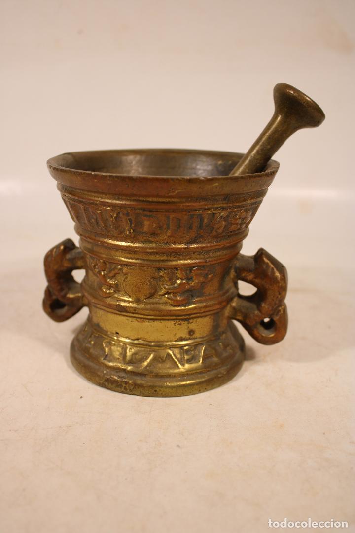 Antig&uuml;edades: almirez con maza de bronce - Foto 1