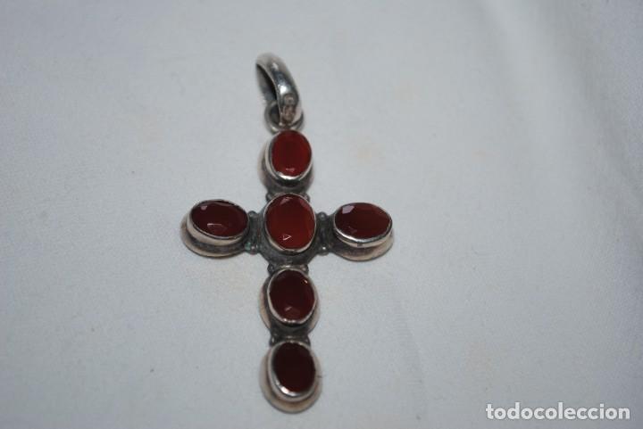 Antig&uuml;edades: COLGANTE DE PLATA , EN FORMA DE CRUZ . - Foto 1