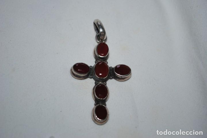 Antig&uuml;edades: COLGANTE DE PLATA , EN FORMA DE CRUZ . - Foto 2