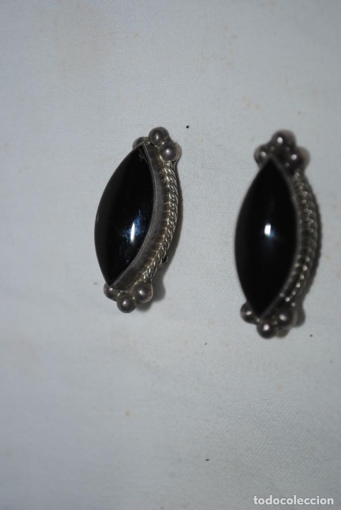 Antig&uuml;edades: SARCILLOS DE PLATA Y AZABACHE . - Foto 3