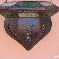Antigüedades: LAMPARA DE TECHO DE METAL CON ORIFICIOS Y CRISTAL - PATINA IMITANDO AL OXIDO - ORIGEN MARRUECOS. Lote 338355803