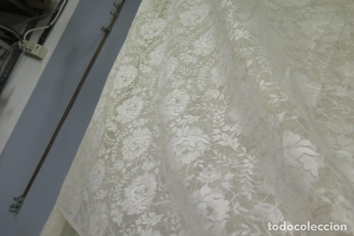 Antig&uuml;edades: TELA PARA MANTILLA. 856CM - Foto 3