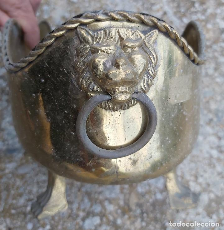 Antig&uuml;edades: Centro de mesa de lat&oacute;n - Foto 3