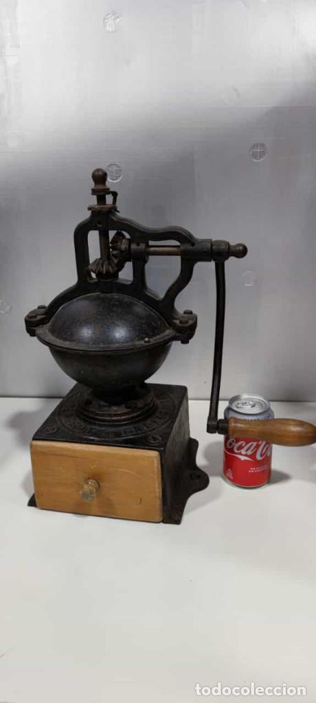 Antiquit&auml;ten: Molino caf&eacute; Peugeot A2 [antique coffee grinder] || jrsanchezantiques