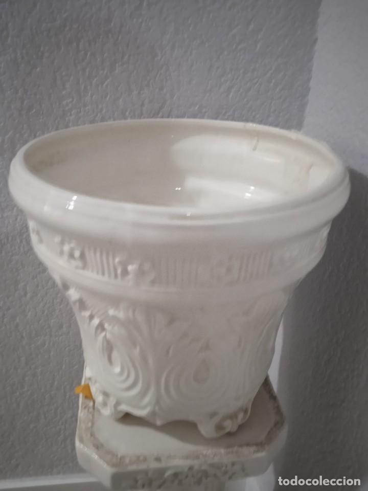 Antig&uuml;edades: Pedestal y jarr&oacute;n de Manises - Foto 2