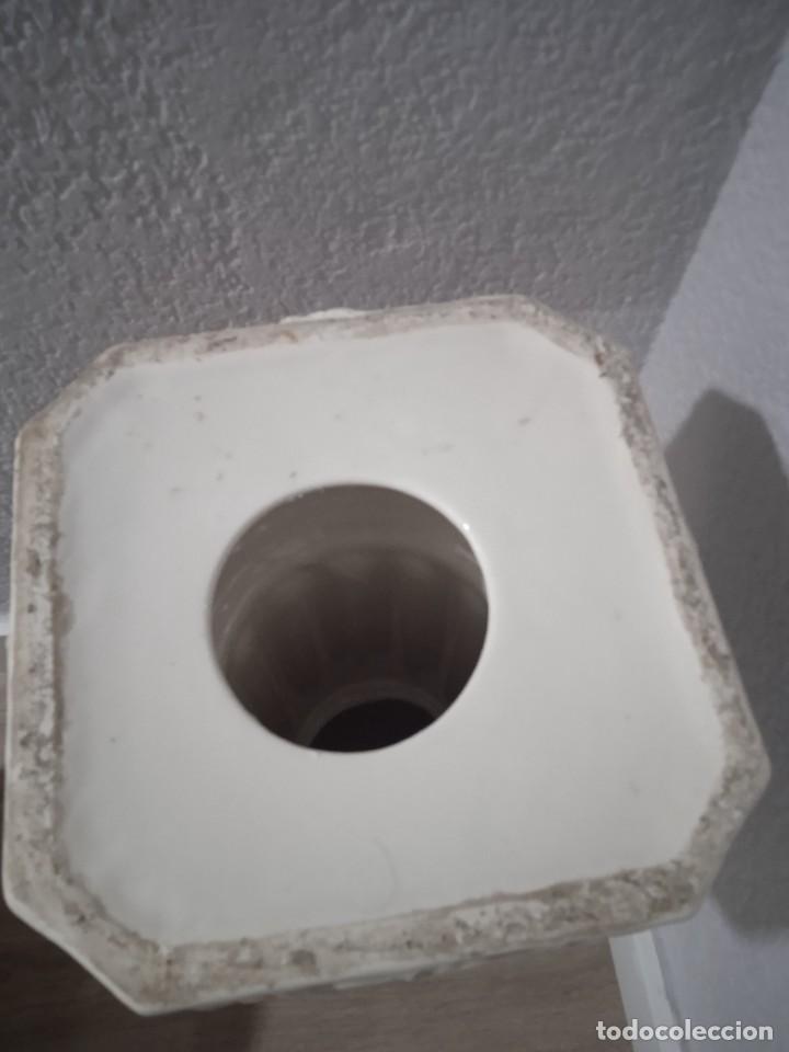 Antig&uuml;edades: Pedestal y jarr&oacute;n de Manises - Foto 3