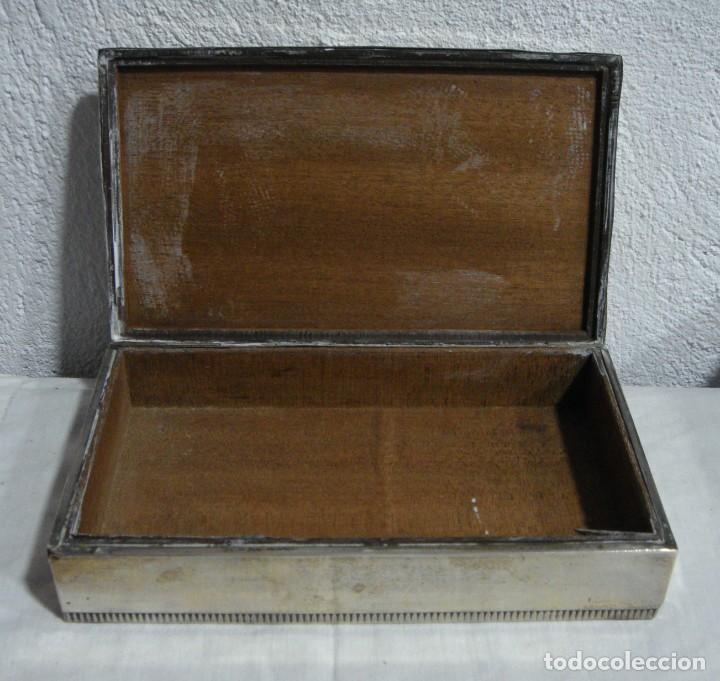 Antig&uuml;edades: Caja tabaquera rectangular &bull; Plata de ley contrastada &bull; Interior de madera &bull; ca. 1950 - Foto 3