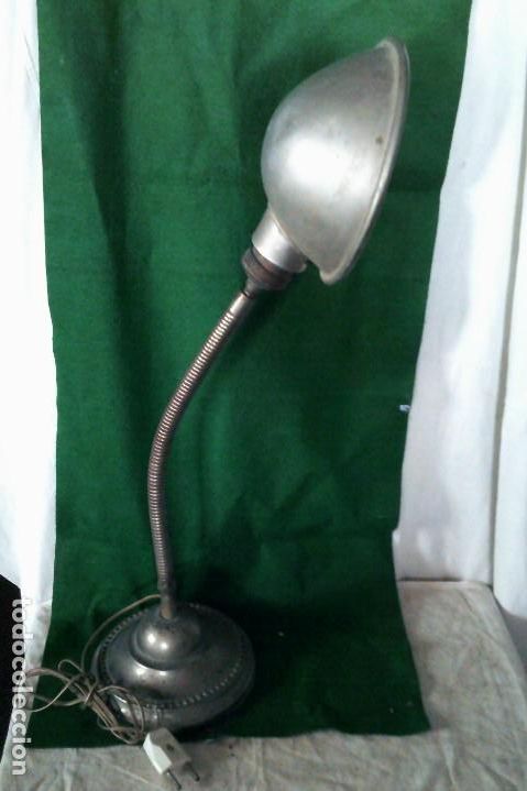 Antig&uuml;edades: antiguo flexo de aluminio, entero - Foto 2