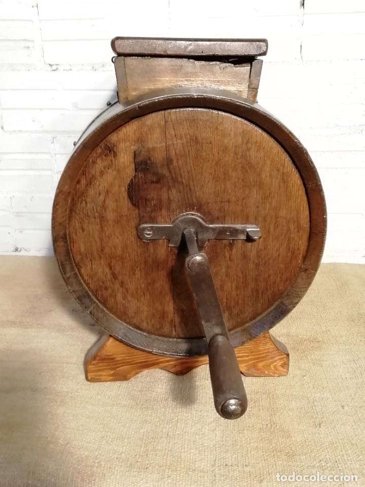 Antig&uuml;edades: Preciosa mantequera de madera - Foto 2