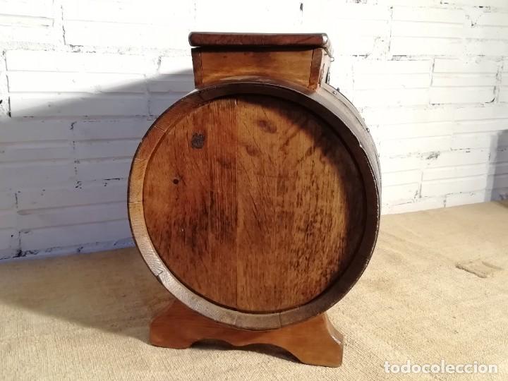 Antig&uuml;edades: Preciosa mantequera de madera - Foto 7