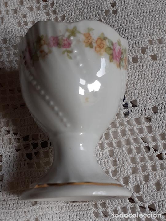 Antig&uuml;edades: Huevera porcelana - Foto 1