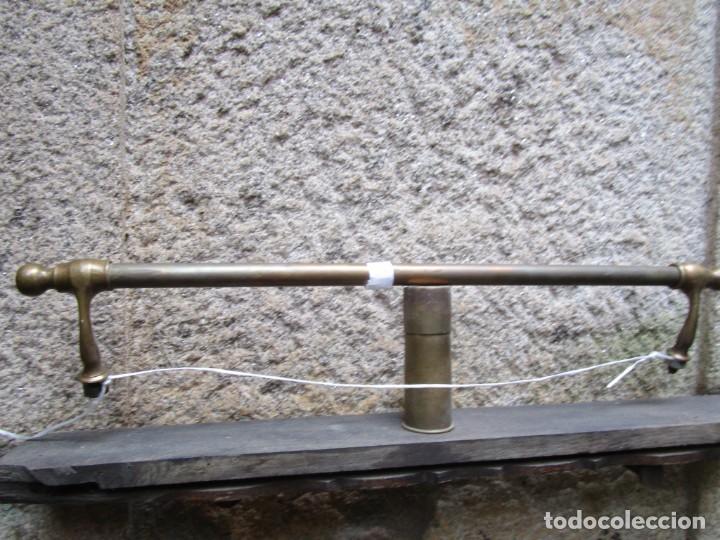 Antigüedades: ANTIGUA BARRA colgar trapos en cocinas llamadas bilbaínas - en metal 60cm entre extremos 650gr+ INFO - Foto 1 - 339146163