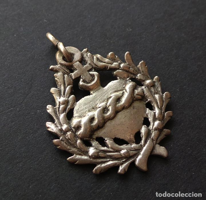 Antig&uuml;edades: MEDALLA DE PLATA, CORAZ&Oacute;N DE JES&Uacute;S. 3X2,5. - Foto 3