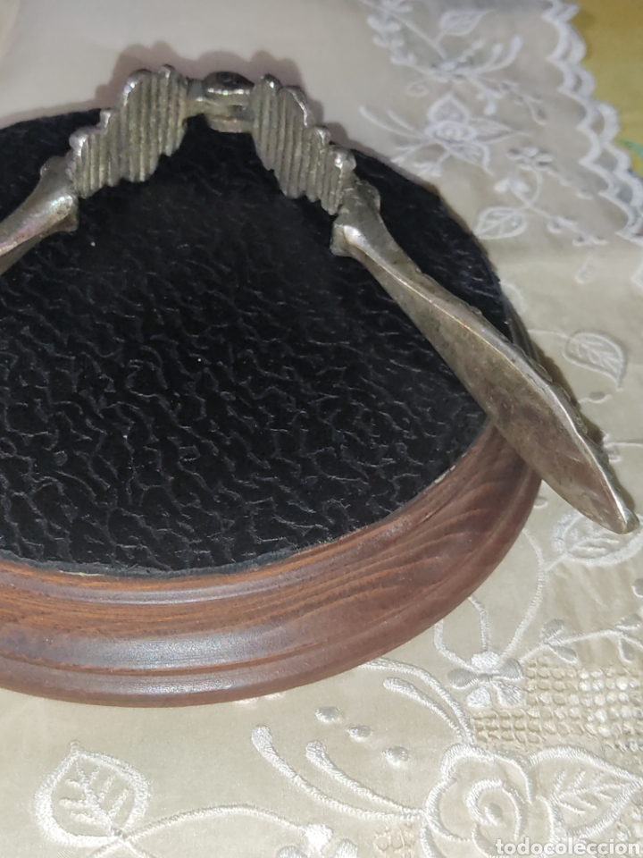 Antig&uuml;edades: Antiguo cascanueces repujado. - Foto 6