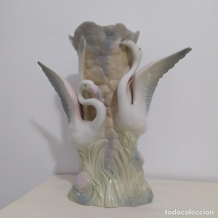 Antig&uuml;edades: Excelente jarr&oacute;n de porcelana - Foto 2