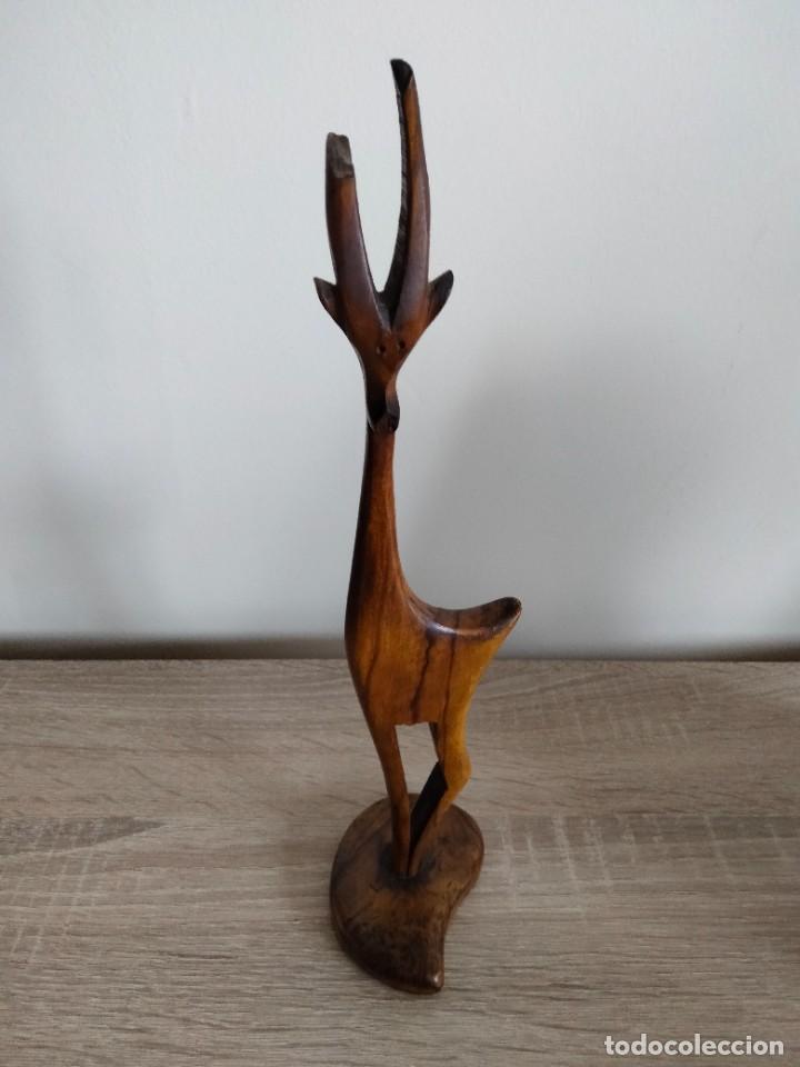 Antig&uuml;edades: ANTIGUA FIGURA DE MADERA DE CIERVO - Foto 1