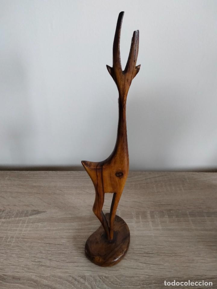 Antig&uuml;edades: ANTIGUA FIGURA DE MADERA DE CIERVO - Foto 2