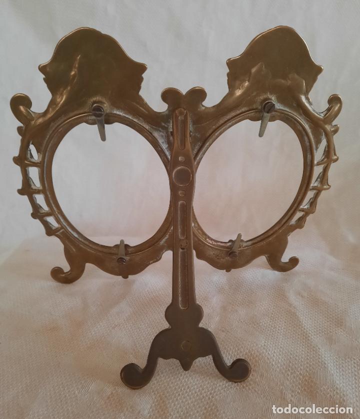 Antig&uuml;edades: DOBLE MARCO DE BRONCE SOBREMESA. - Foto 2