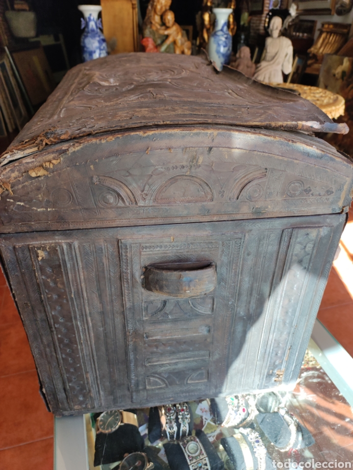 Antig&uuml;edades: Ba&uacute;l viaje encorado - Foto 3